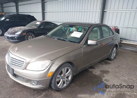 2010 Mercedes-Benz C 300 Luxury 4Matic/Sport 4Matic из США, поврежденный, VIN WDDGF8BB0AR097729